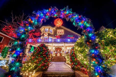 Everything You Need To Know To See The Dyker Heights Christmas Lights
