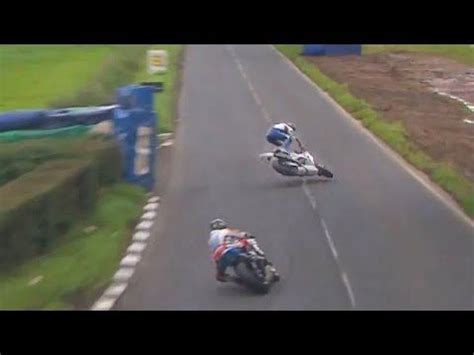 GUY . MARTIN . CRASH . 2015 . ♣ . Ulster GP - Belfast - N ...