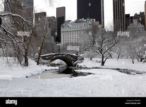 Snow In Central Park New York Stock Photo Alamy