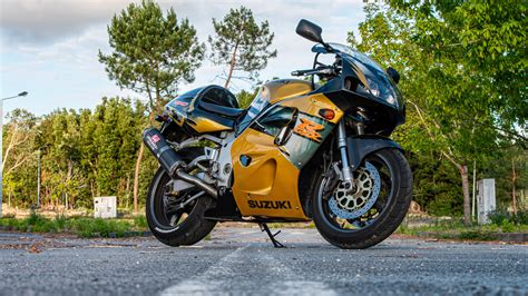 Since 1989 only 500 were made. 1996 Suzuki GSXR 750 SRAD : MotorcyclePorn