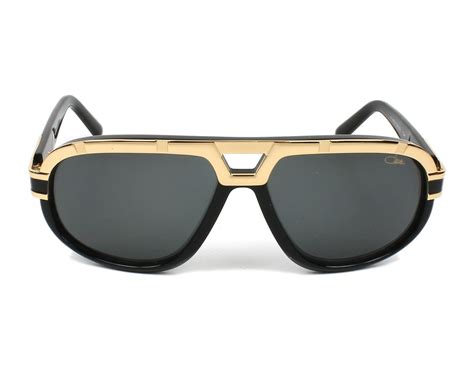 Votre paire de lunettes vous permettra de véhiculer un style particulier. Lunettes de soleil de Cazal en 884 001