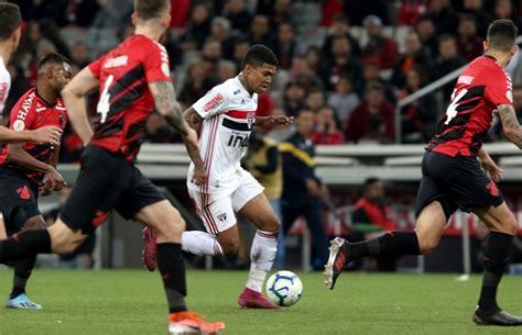 Vitor bueno, luciano e pablo. Athletico-PR x São Paulo - SPFC