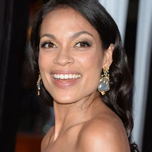 Rosario Dawson Shows Off Her Cleavage For You Celeb Nudes Celeb
