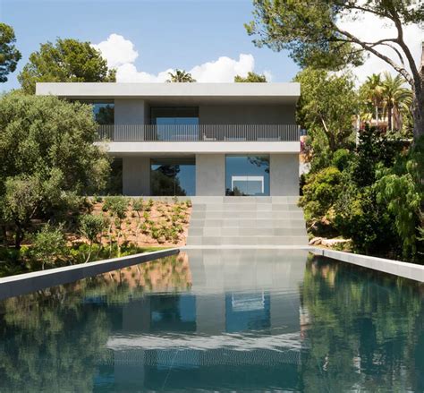 Modern Minimalist Picornell House With Dramatic Swimming Pool By John