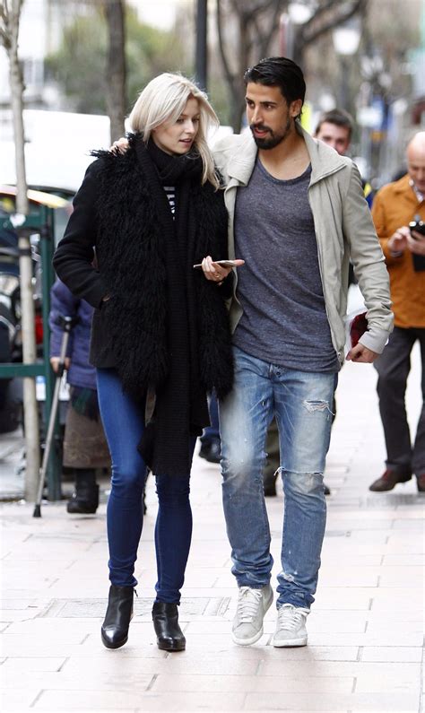 We would like to show you a description here but the site won't allow us. Sami Khedira presume de novia en el súper