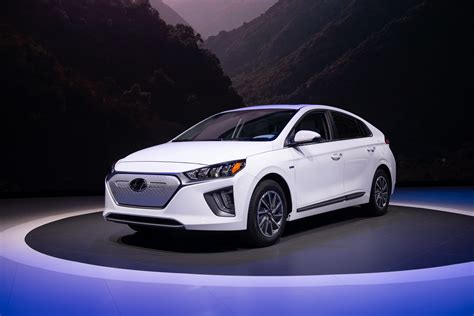 2020 Hyundai Ioniq Electric 170 Mile Ev Inherits Good Stuff From Kona