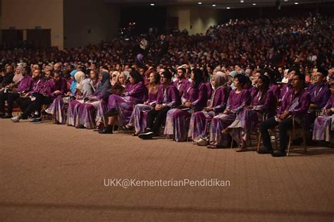 Program pidato antarabangsa bahasa melayu (pabm) saodah wok mazlena mohamad hussain international islamic university malaysia abstrak objektif utama pidato antarabangsa bahasa melayu (pabm) adalah bertujuan untuk memartabat dan memperkasakan bahasa melayu di persada dunia. KPM - Pidato Antarabangsa Bahasa Melayu 2019