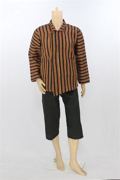 Jika kamu ingin tampil beda dengan menggunakan baju lurik, berikut adalah ide fashion dari model baju lurik yang satu ini. 46+ Model Baju Batik Jadul, Paling Baru