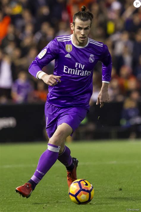 Emma fell out with her father when he moved in with a russian florist half his age just weeks after he. Gareth Bale - Match de football de Ligua entre le Real de ...