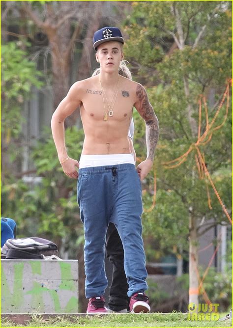 Justin Bieber Shirtless Skateboarding In Sydney Skate Park Photo