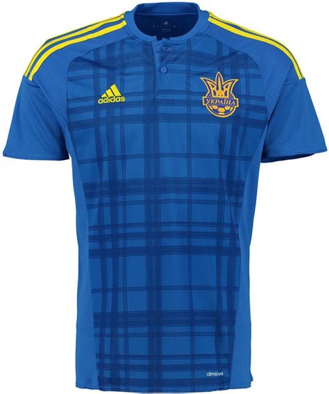 Trazendo listras horizontais que intercalam em azul marinho e mais claro, a nova camisa seleção. Adidas divulga nova camisa reserva da Ucrânia - Show de ...