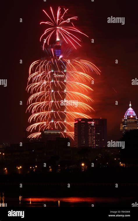 Taipei 101 Colors Firework Display New Years Eve Fireworks Hi Res Stock