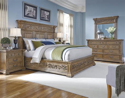 Pulaski bedroom furniture characteristic is typically antique and luxurious. Pulaski Stratton 4-Piece Panel Bedroom Set in Aged Honey ...