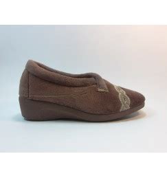 No todas las zapatillas de andar por casa son iguales. Zapatillas de Andar por Casa para Mayores - Blog Calzados ...