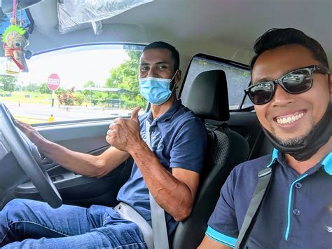 Melalui maklumat yang diterima, kadar harga mendapatkan lesen kereta atau motosikal lebih tinggi berbanding dengan harga siling ditetapkan disebabkan beberapa caj tambahan terdapat dalam pakej perkhidmatan lain yang disediakan oleh institut atau sekolah memandu. Sekolah Memandu AMJ - Posts | Facebook