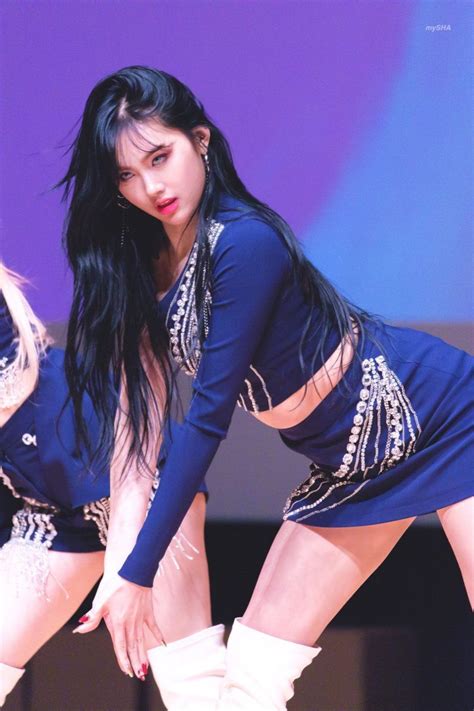 E:u, sihyeon, mia, onda, aisha, and yiren. 200208 EVERGLOW Aisha. in 2020 | Aisha, Kpop girls, Stage ...