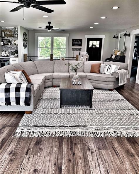 Complete Your Farmhouse Look With These 12 Farmhouse Living Room Rug Ideas