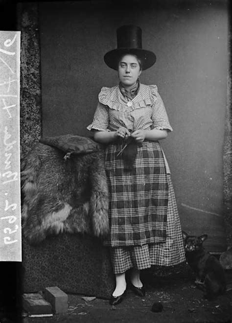 40 Amazing Studio Portraits Of Welsh Women In Their Dresses From The