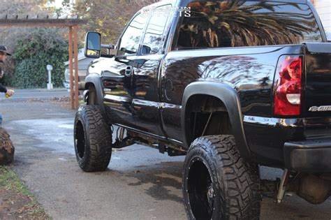 Chevrolet Silverado HD Anthem Off Road Equalizer Rough Country Suspension Lift