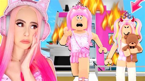 My Jealous Little Sister Set My Pink Mansion On Fire In Brookhaven Youtube
