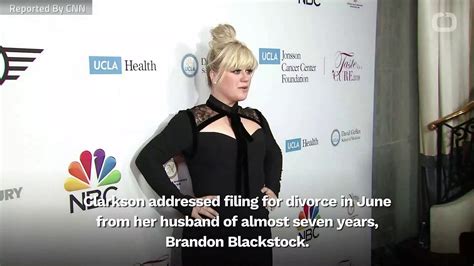 Kelly Clarkson Didnt See Her Divorce Coming Video Dailymotion