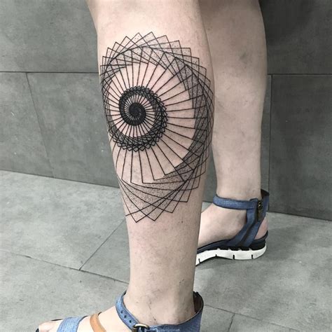 Este Tatuaje Geométrico De Jota Siha Tattoo Es Realmente Hipnotiaznte