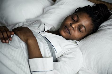is listening to podcasts before bed bad how it affects your brain according to sleep experts