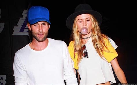 Adam Levine S Wife Behati Prinsloo Strips Completely Naked To Give Pregnancy Update