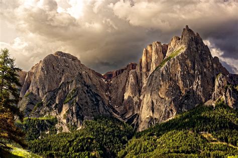 壁纸 景观 爬坡道 岩 性质 悬崖 谷 荒野 阿尔卑斯山 高原 岭 地形 云 多山地貌 地理特征 山脉