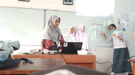 Wajahku di cermin tak karuan, kali ini bukan wanita terhormat , tetapi wanita jalang yang membiarkan tubuhnya dinikmati. Bekerja Sebagai Guru, Menarik, Nggak, Sih? | Rencanamu