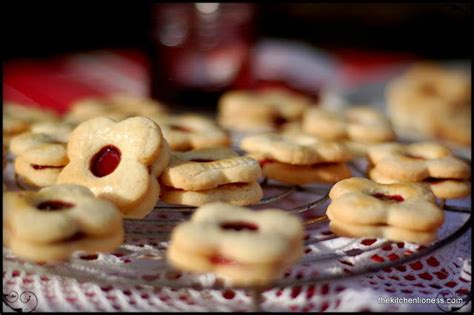 For crisp cookies, remove from the container to thaw. The Kitchen Lioness: Traditional Christmas Cookies "Welser ...