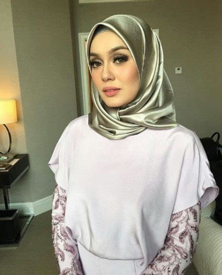 Pelakon kamal adli melamar uqasha senrose semasa siaran langsung anugerah meletop era raya #uqashasenrose raya pertama beraya di kampung uqasha senrose , nelydia senrose. gambar-uqasha-senrose-berhijab | EncikShino.com
