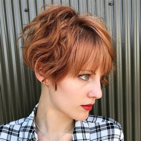 The medium hairstyle can enhance the chin bone greatly. Best Short Wavy Hair with Bangs Ideas for 2020