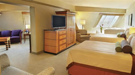 Some of the features that set this suite apart from other 2 bedroom suites in las vegas include Vegas Suite - Pyramid Queen Suite - Luxor Hotel & Casino