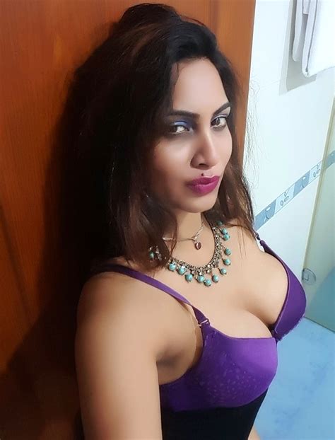 Arshi Khan S Thunder Thigh Hot Bikini Photoshoot Actress Spotted