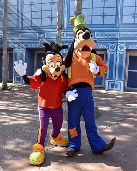 Goofy And His Son Max Disney World Characters Goofy Disney Disney