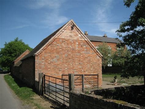 What is a gable roof? Various Styles of Roofs - Which One will You Choose ...