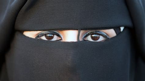 Qué Son Y Qué Diferencias Hay Entre Burka Niqab Chador E Hiyab Cómo Distinguir Los Velos