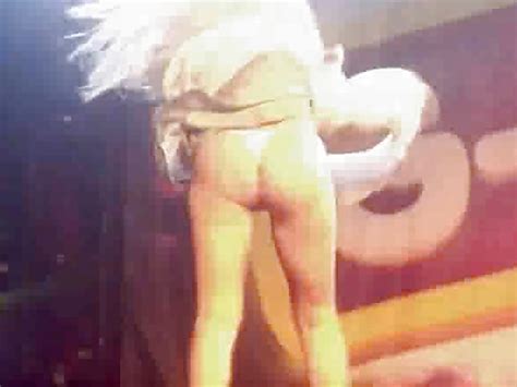 lady gaga strips naked on stage at london gay nightclub 13 immagini