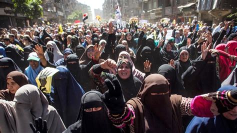Egyptian Police Demonstrators Clash