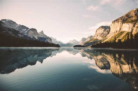 Apple spendiert den nutzern mal wieder neue hintergrundbilder. Pin von Linkin Lee auf 2 Canada | Hintergrund für macbook ...