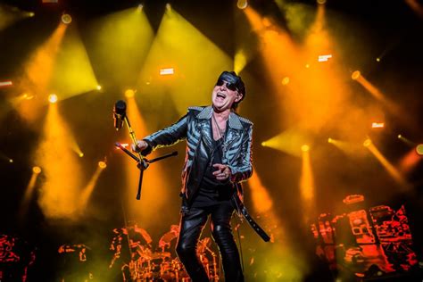 Welke berichten uit de vlaamse media gaan momenteel het meest rond op facebook? Lokerse Feesten 2019 Dag 3: Blasts and the Past - Dansende ...