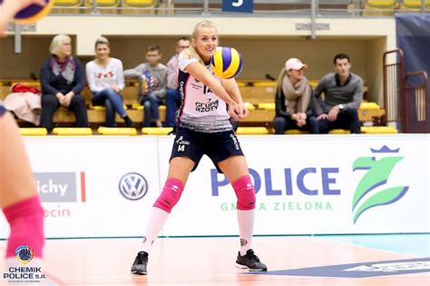 There are 10 volleyball clubs in which she worked. Natalia Mędrzyk: Od ŁKS forma idzie w górę - Oficjalna ...