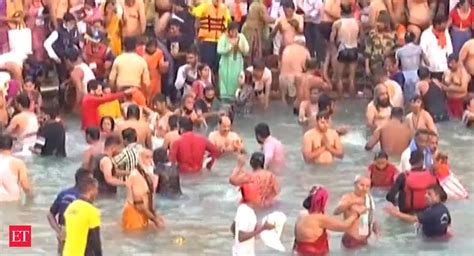 Kumbh 2021 Devotees Take Holy Dip In Uttarakhands Haridwar The Economic Times Video Et Now
