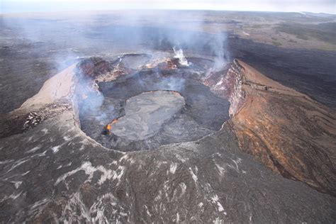 Video Bulging Crater On Hawaii Volcano Mesmerizing Portent