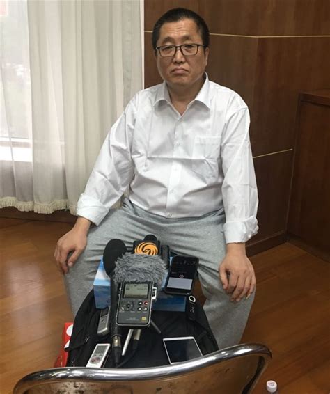 (law) to suspend the execution of a sentence. 陸維權人士翟岩民當庭認罪 判監3年緩刑4年 - 中時電子報