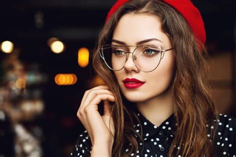 10 Dazzling Eye Makeup Ideas For Women With Glasses Sheideas