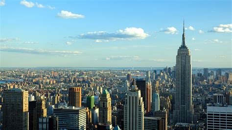 뉴욕 도시 고층 빌딩 하늘 구름 미국 배경 화면 2560x1440 배경 화면 다운로드