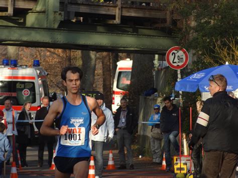 Ayrıca canlı tv seçeneği içerisinde beinsport, dsmart, eurosport, s sport ve daha birçok şifreli kanalı 7/24 izleyebilirsiniz! Essener Kreismeisterschaften im Halbmarathon beim TUSEM ...