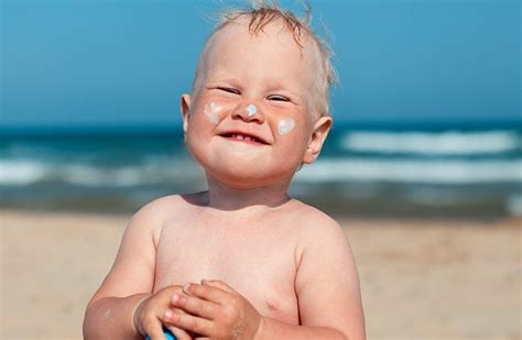 حروق الشمس عند الأطفال أسبابها وعلاجها وكيفية الوقاية منها وما يجب
